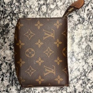 ✨ Louis Vuitton Monogram Toiletry Pouch 15